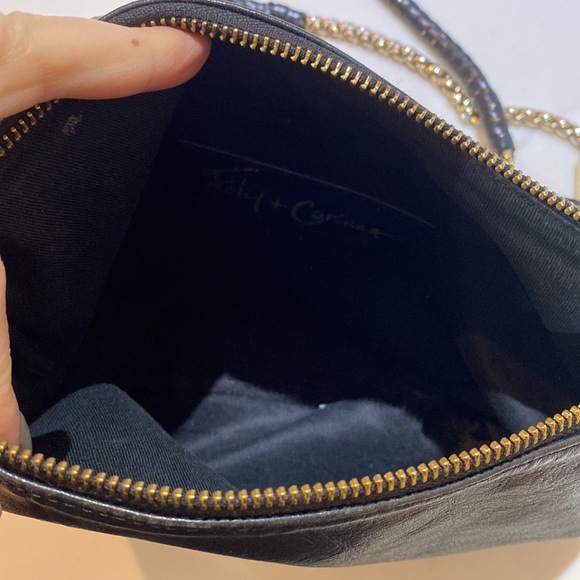 Black leather purse with tassel and gold detail - Picture 8 of 9